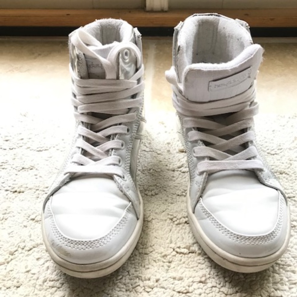 HEYDAY Athletic Shoes White w/Metallic Size 4--Vintage--Pre Owned--RARE